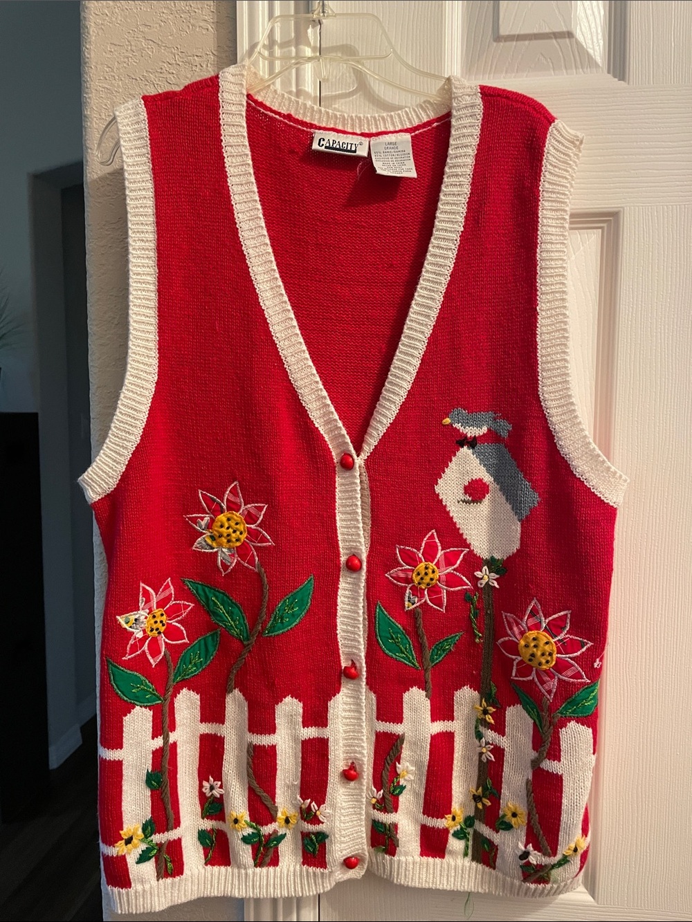 VTG CAPACITY Red Novelty Knit Vest with Floral & Bird Motif L
